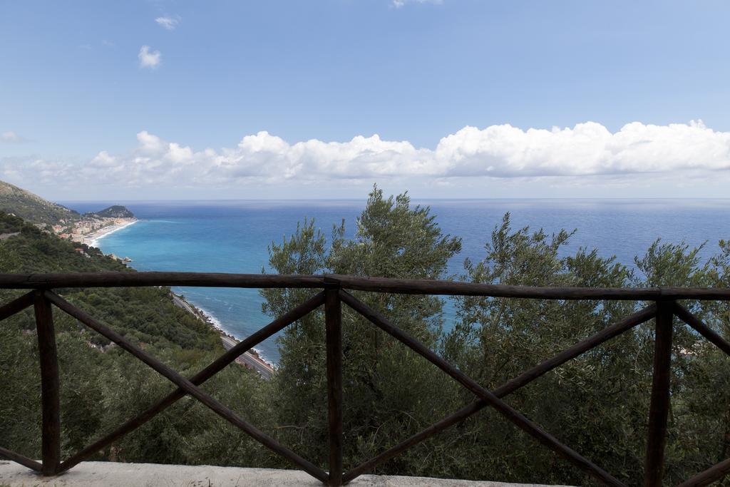 Villa Degli Ulivi B&B Финале Лигуре Екстериор снимка