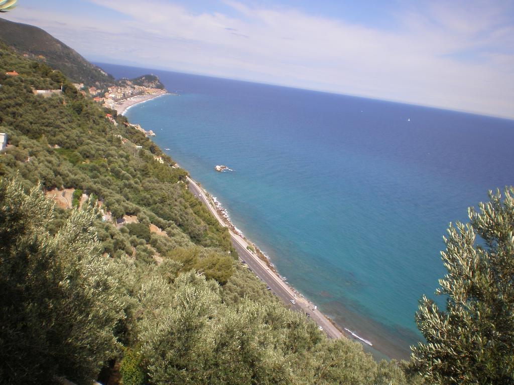 Villa Degli Ulivi B&B Финале Лигуре Екстериор снимка