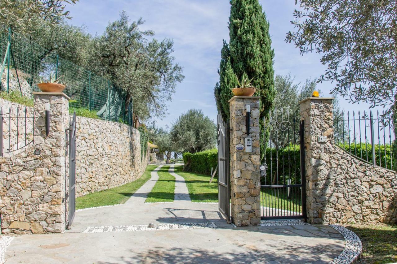 Villa Degli Ulivi B&B Финале Лигуре Екстериор снимка